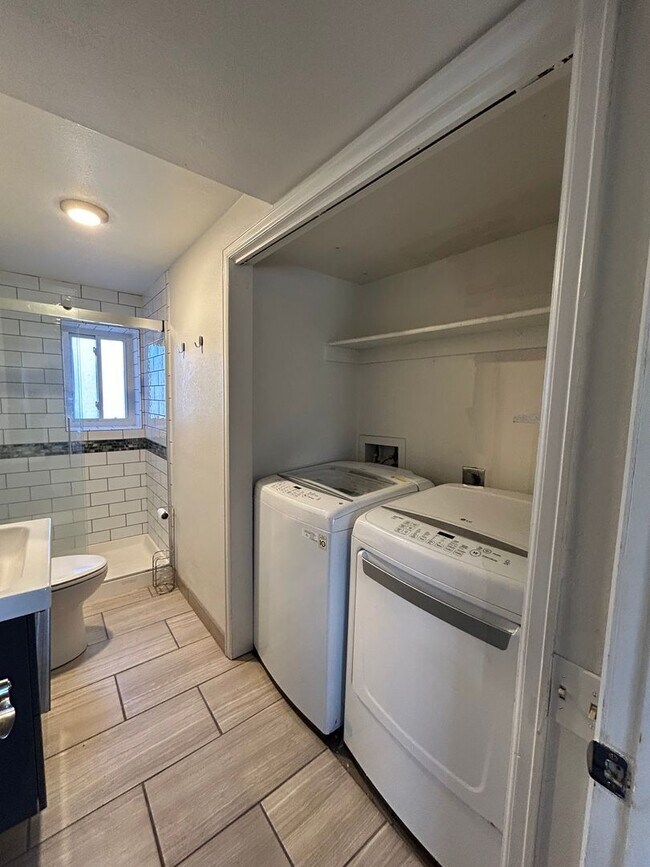 Building Photo - Stunning 4 BR/2 BA Morrison Home!!