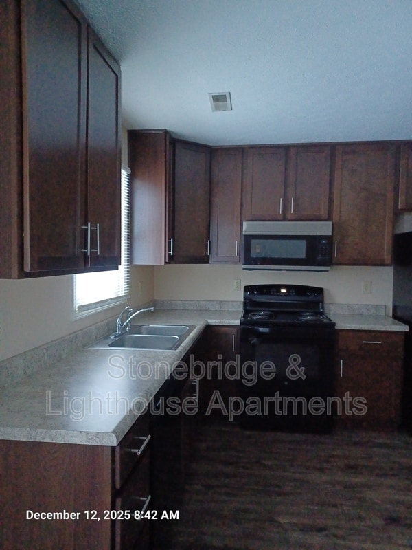 Building Photo - 4808 Clover Park Dr