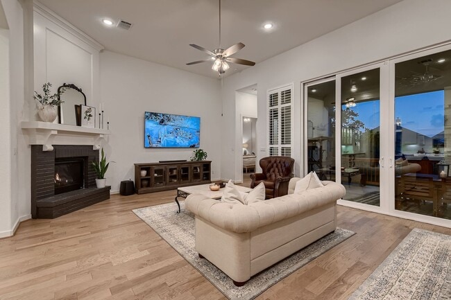 Building Photo - Available Now: Gorgeous 4 Bed/3.5 Bath wit...