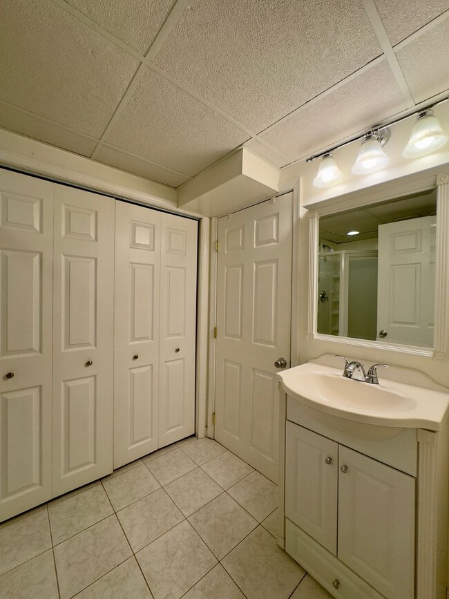 Building Photo - A Spacious 3-Bedroom / 2-Bathroom Apartmen...