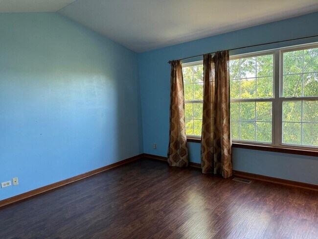 Building Photo - 2527 Oneida Ln