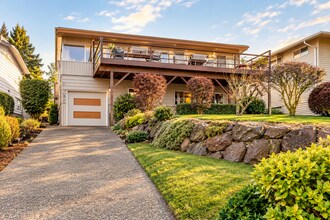 Building Photo - 10880 Dixon Dr S