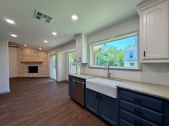 Building Photo - 10801 Rick Dr