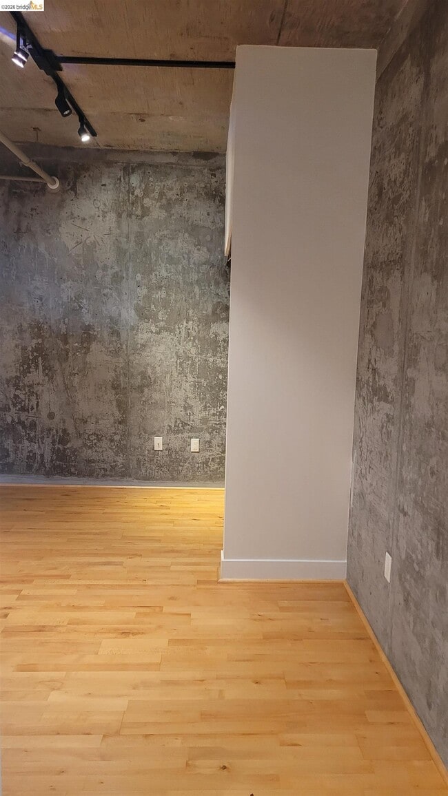 Building Photo - 311 Oak St