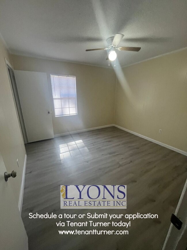 Building Photo - 903 Greenwood Dr