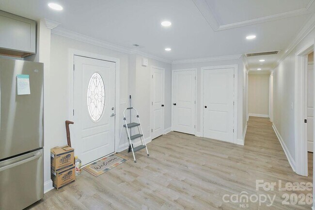 Building Photo - 909 Fisher St