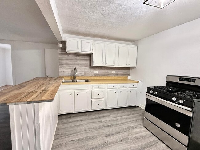 Building Photo - 35 Monroe Ave NE