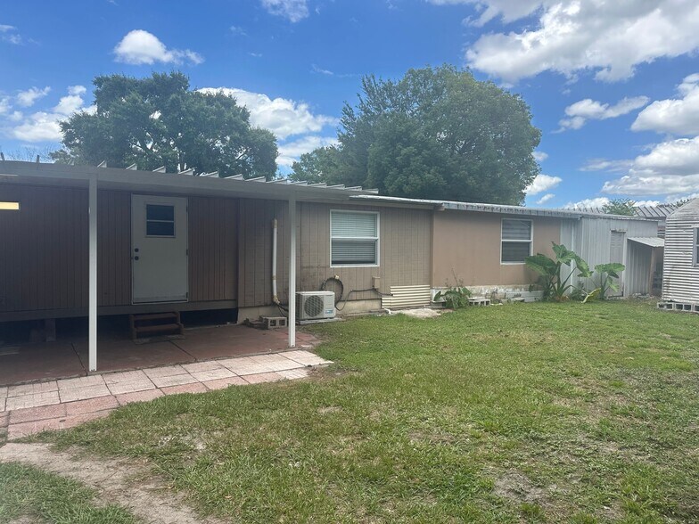 Building Photo - 2777 Tropical Lake Dr