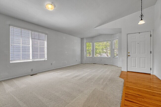 Building Photo - $2,650, 4-bed, 3-bath, 2175 sq ft ranch st...