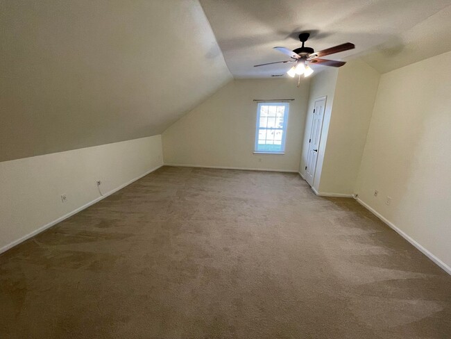 Building Photo - Beautifully updated home on large corner lot