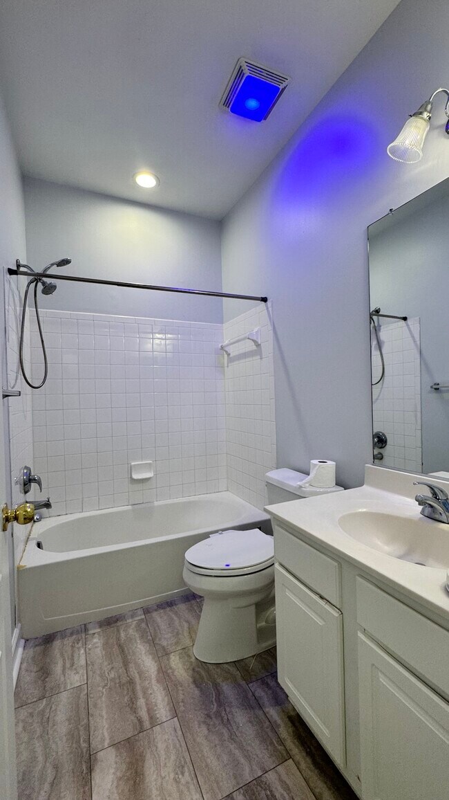 Building Photo - 16510 Bobster Ct