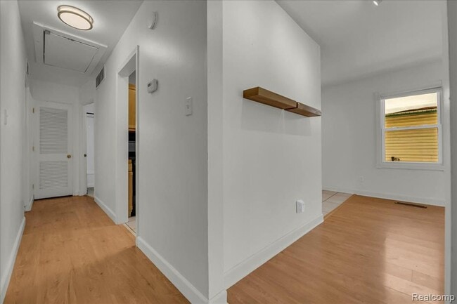 Building Photo - 26435 Tawas St