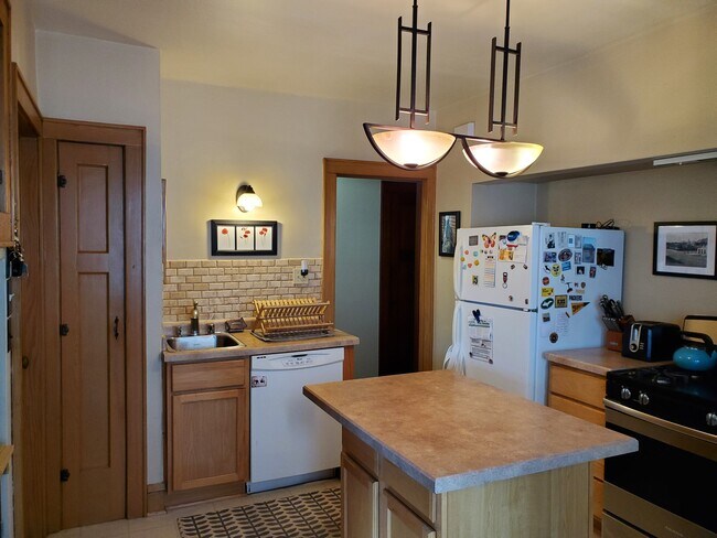 Building Photo - 3263 S Springfield Ave