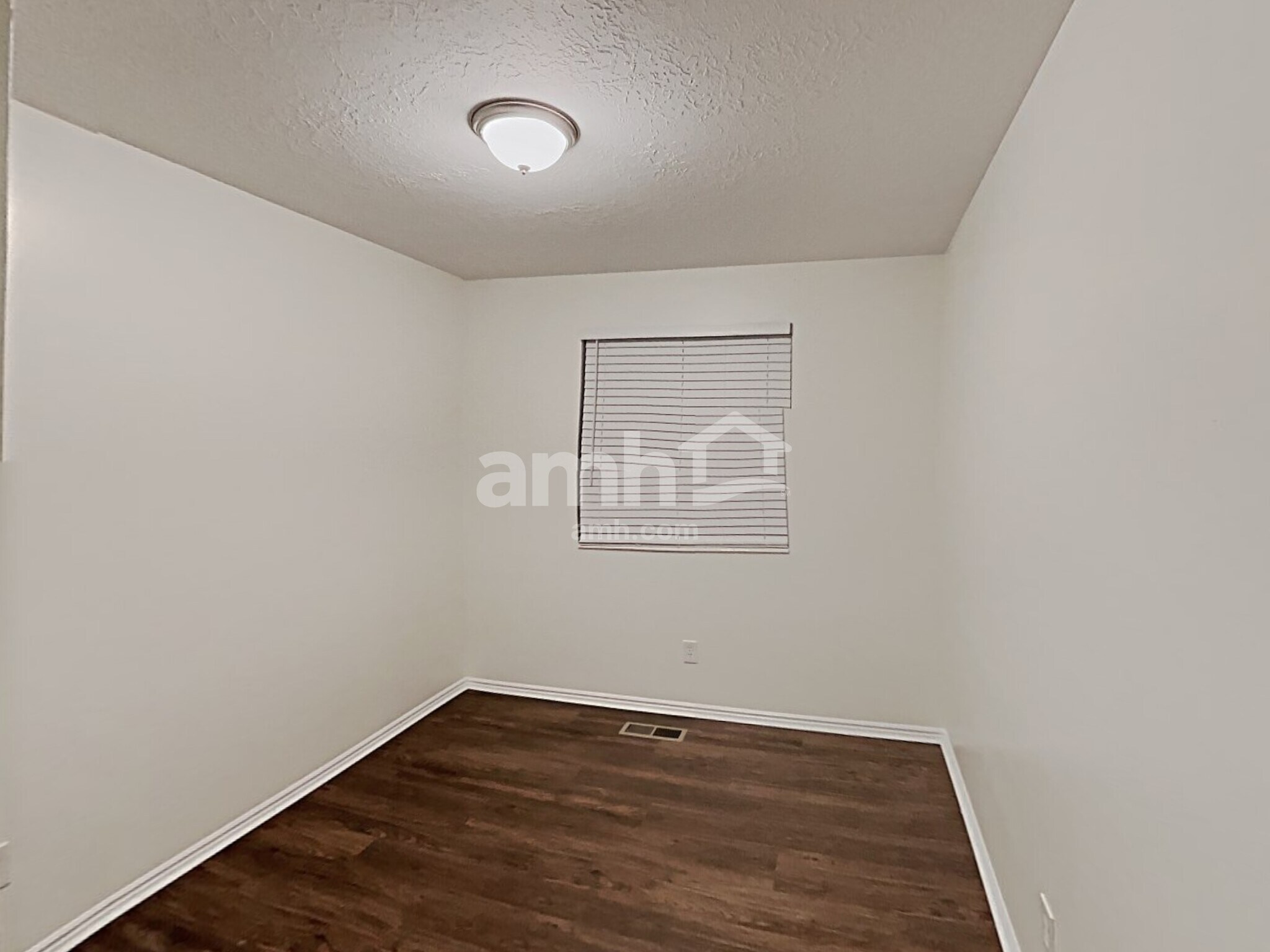 Building Photo - 514 W 150 S