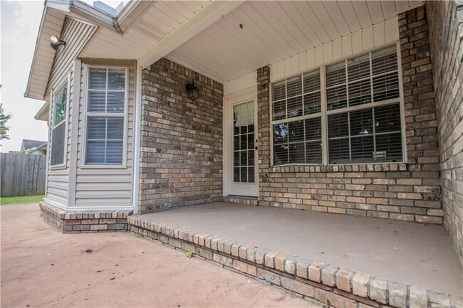 Building Photo - 3903 SW Cherry Rd