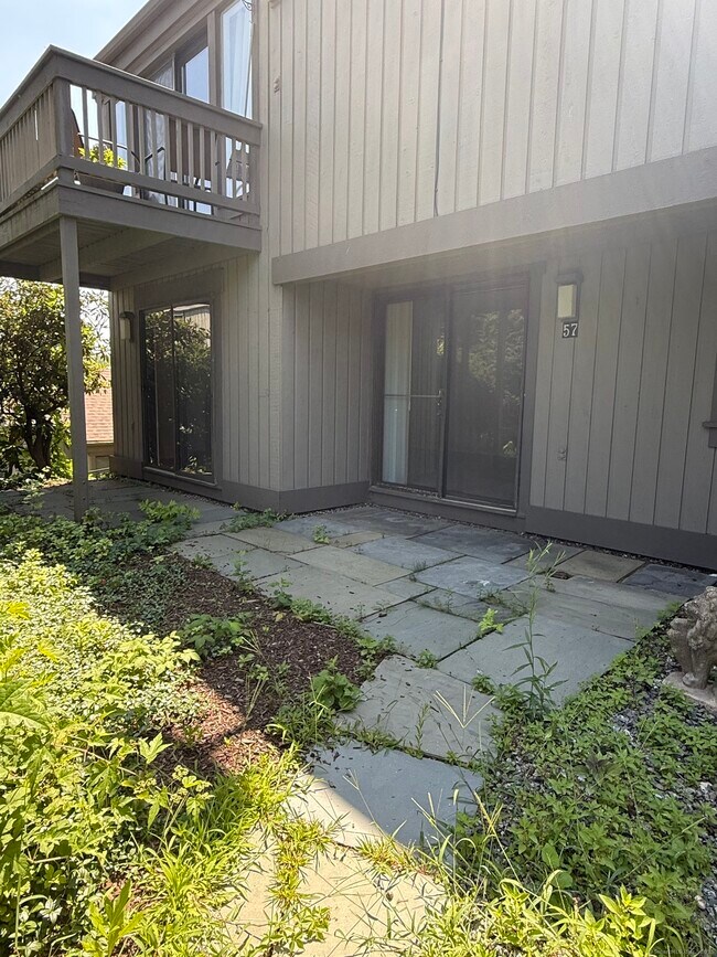 Building Photo - 57 Heritage Vlg