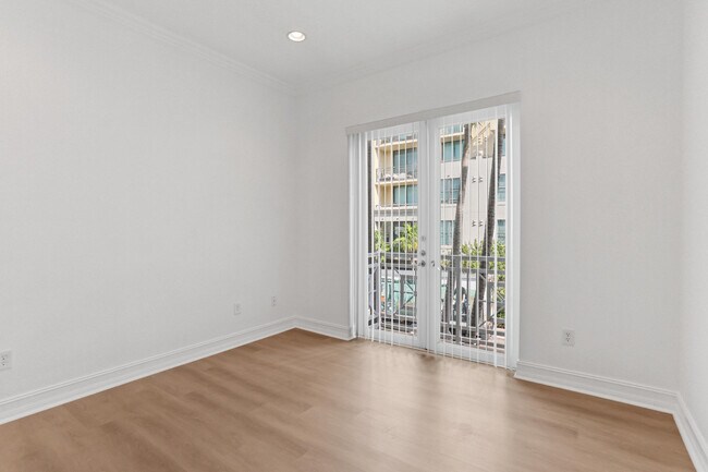 Building Photo - 12 SE 1st Ave