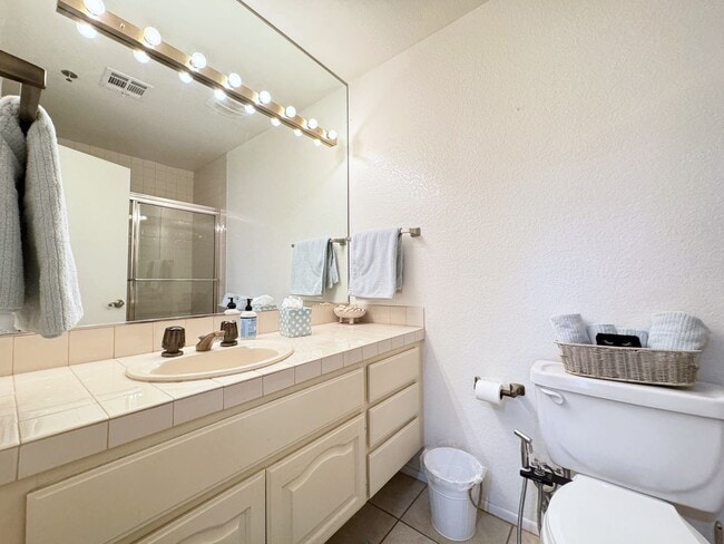 Building Photo - AVAILABLE NOW!! Charming FURNITURE OPTIONAL 1 Bed/2 Bath In Palm Springs Deauville Community!!