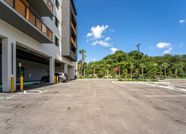 Building Photo - 2750 Griffin Rd