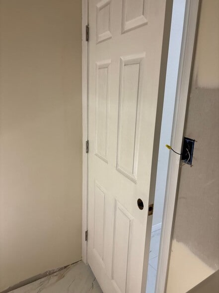 Building Photo - 1121 W Base Line St