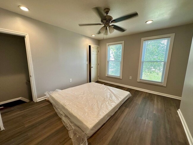 Building Photo - 514 North Ave