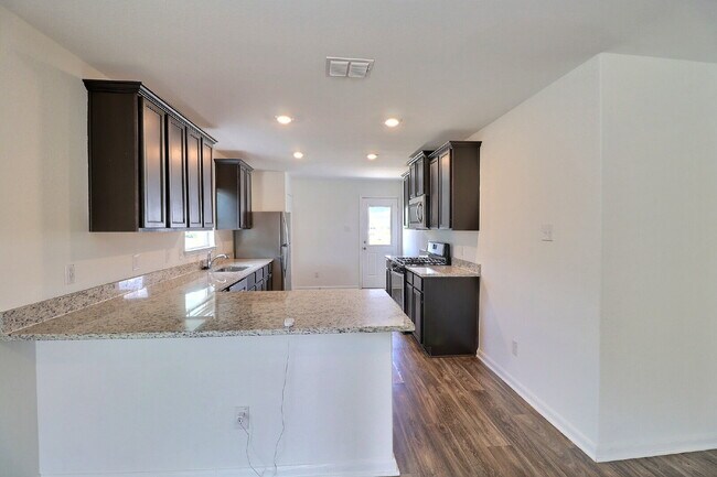 Building Photo - "Charming 4-Bedroom Oasis with 2 Full Baths in Von Ormy – Spacious 1794 sq ft Gem!"