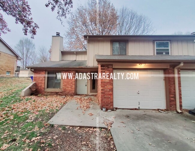 Building Photo - 1424 E Willow Dr