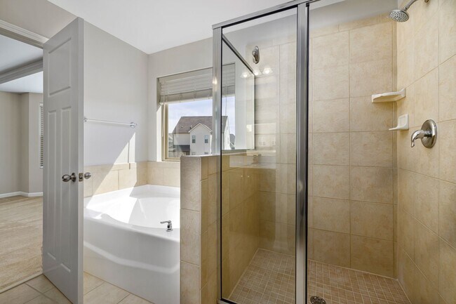 Building Photo - Spacious Four Bedroom Home!