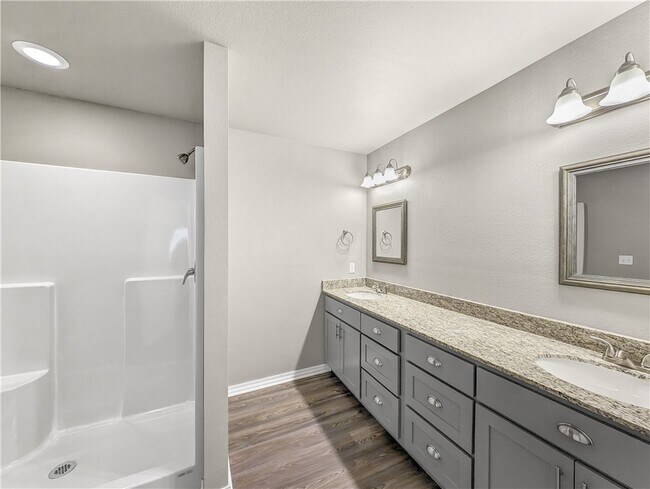 Building Photo - 195 E 2nd St