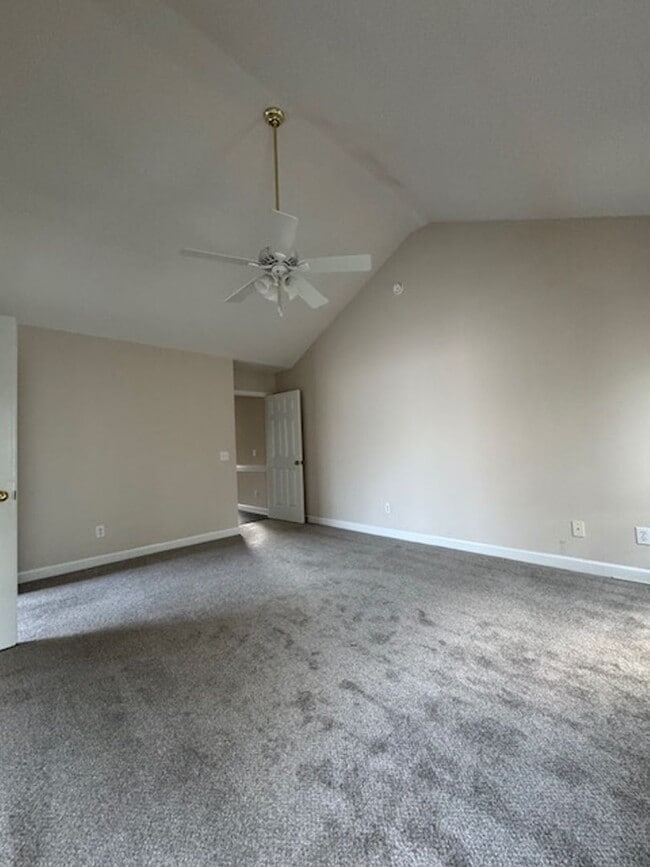 Building Photo - 135 Adler Ln