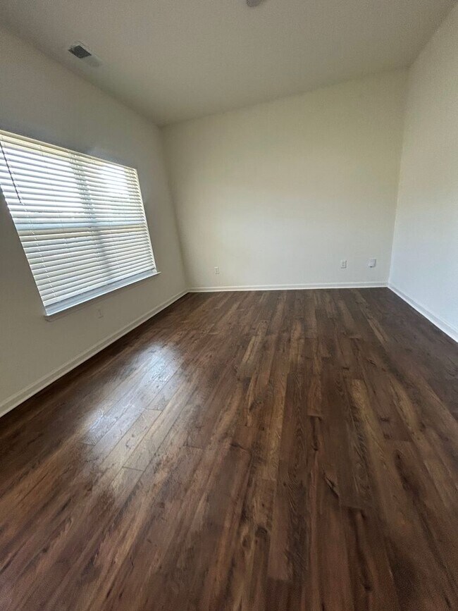 Building Photo - Newly Constructed Community Just 35 Minute...