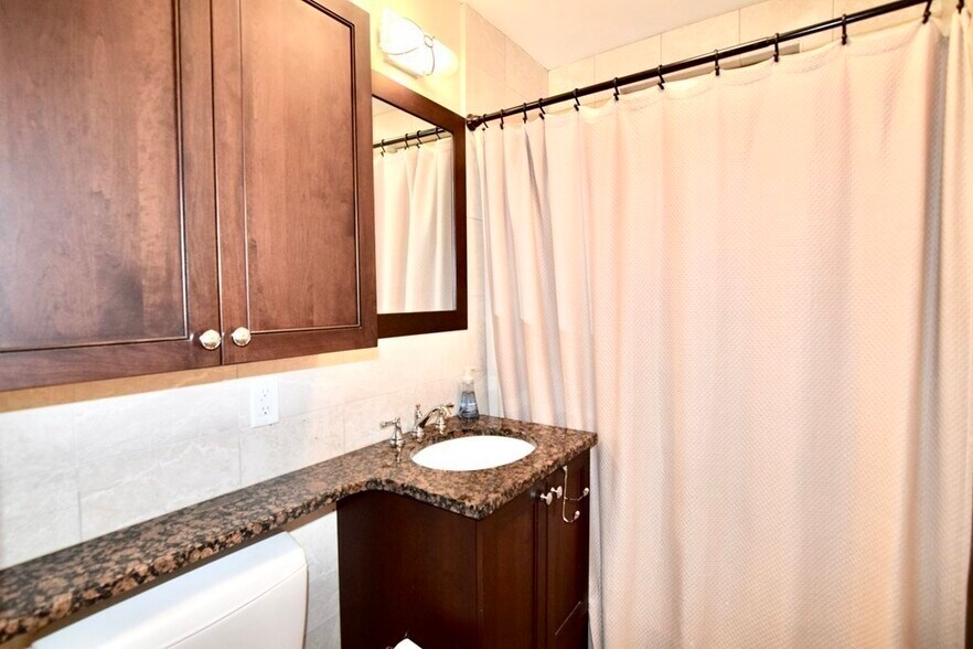 Building Photo - 33 Beacon St