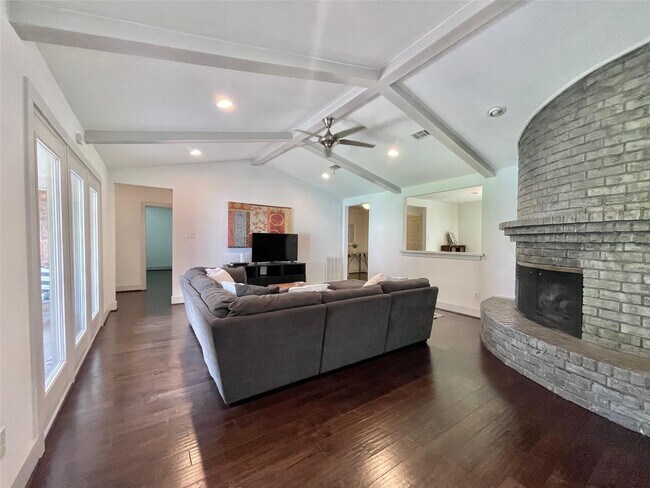 Building Photo - 5638 Grape St