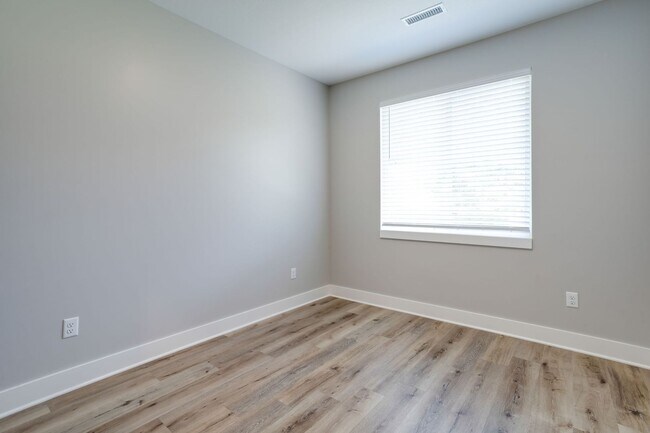 Building Photo - Beautiful Three Bedroom, Two Bathroom