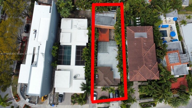 Building Photo - 1823 S Bayshore Ln