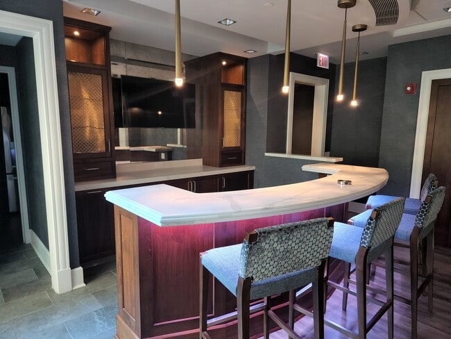 Building Photo - 57 E Delaware Pl