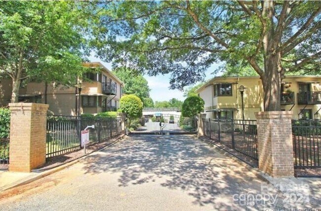 Building Photo - 227 N Dotger Ave