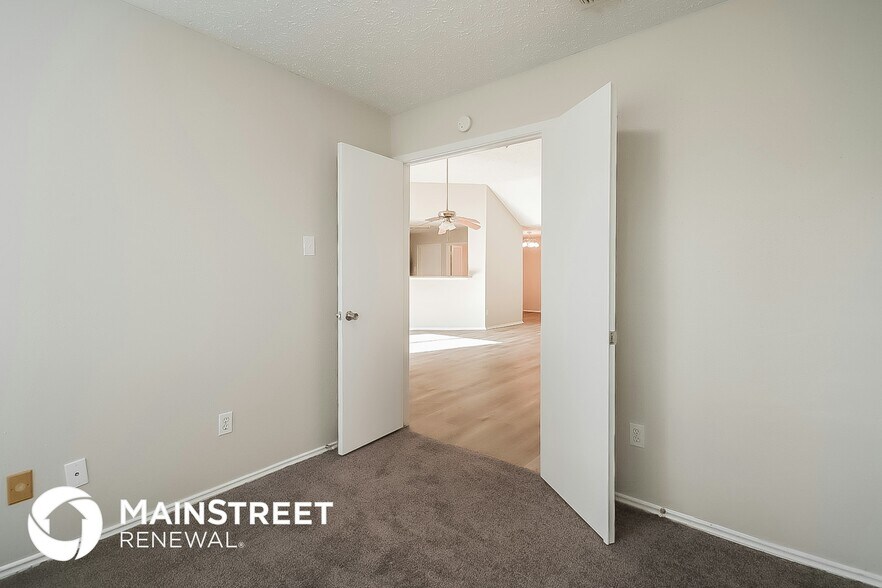 Building Photo - 7003 Oakmantle Dr