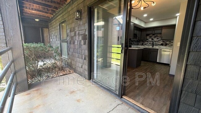 Building Photo - 1741 Ridgehaven Ct