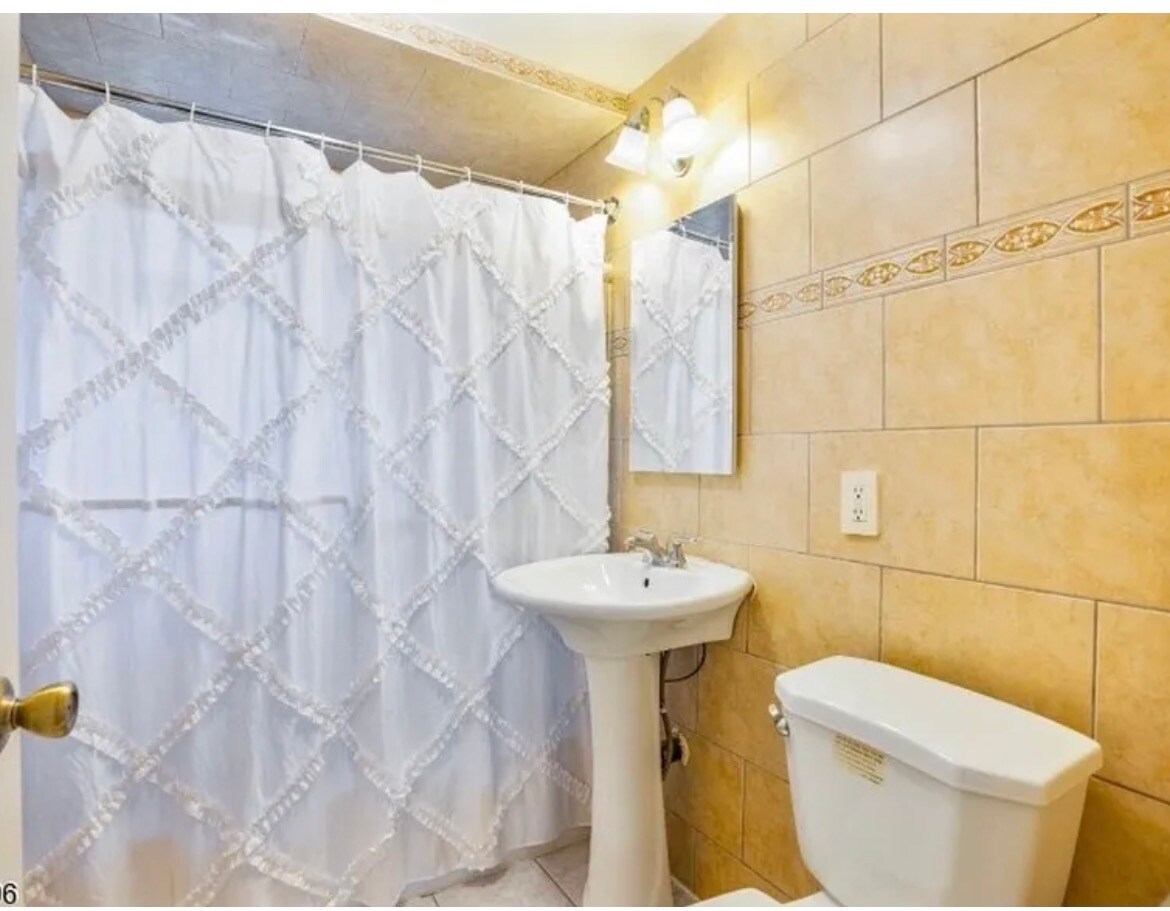 Building Photo - 511 Brooklawn Ave