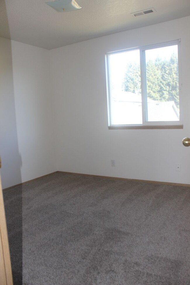 Building Photo - 3 Bedroom home in Scappoose