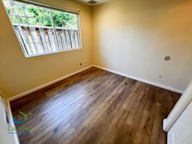 Building Photo - $5800 - Spacious 5 Beds 4 baths with large...