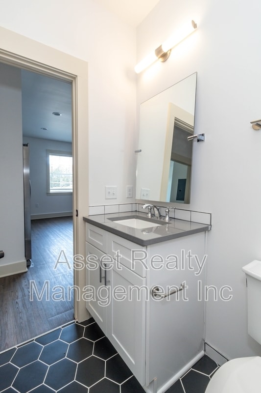 Building Photo - 1120 Franck St