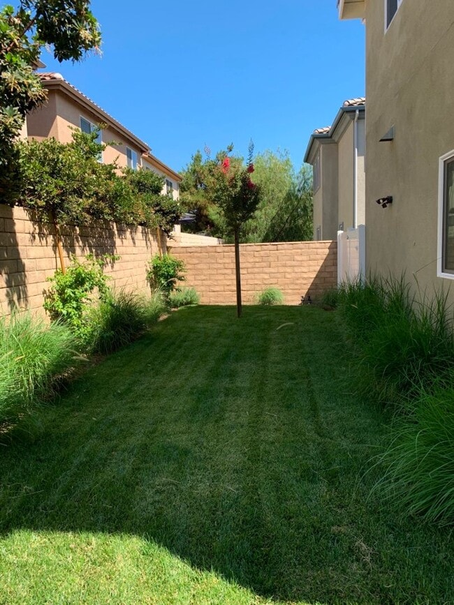 Building Photo - Upgraded 4+3.5 in Sylmar w/backyard + garage!