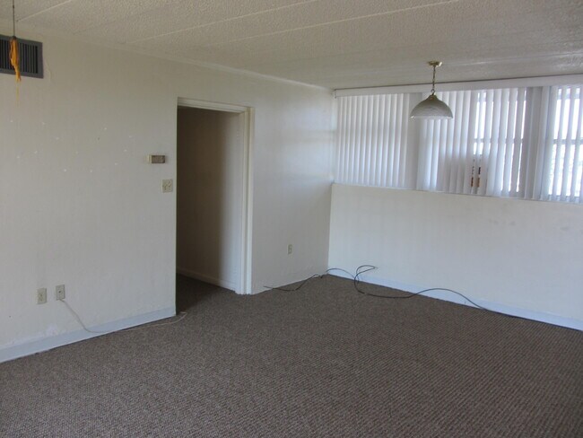 Building Photo - 300 Miracle Strip Pkwy