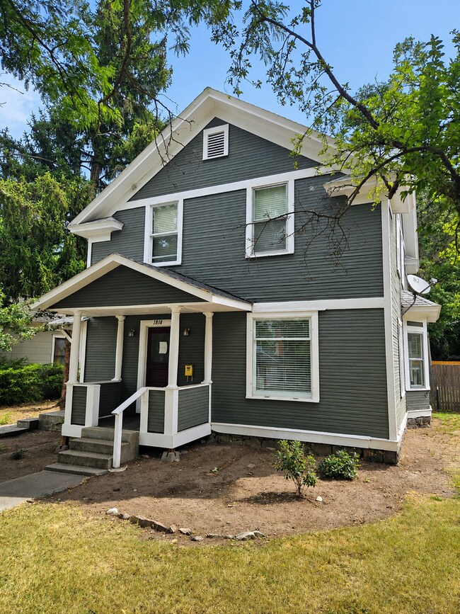 Building Photo - 1818 W Washington St
