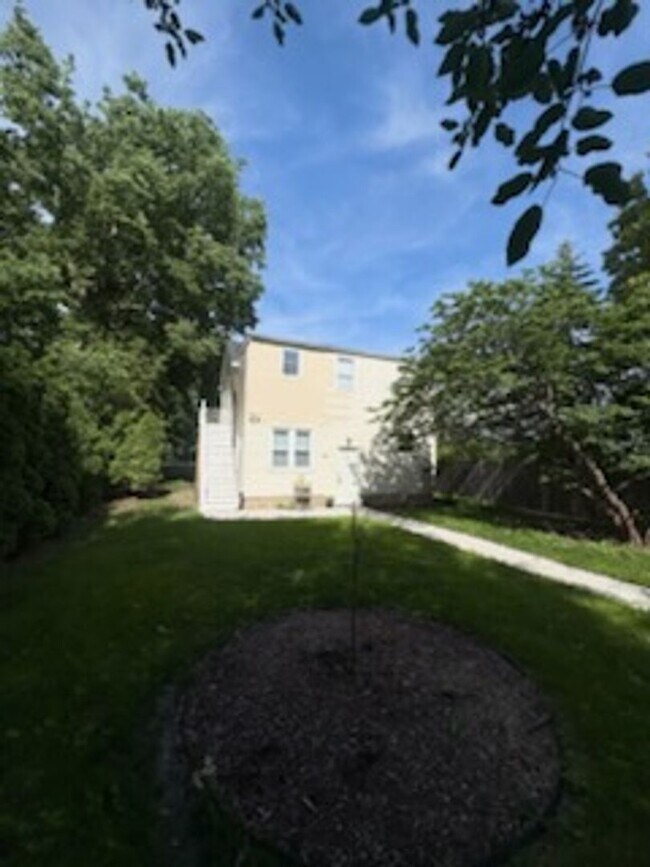 Building Photo - 504 N 4th St