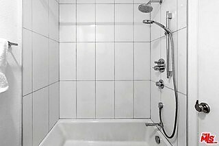 Building Photo - 7320 Hawthorn Ave