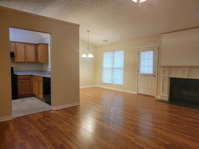 Building Photo - Newer Ranch Style Home w/Fireplace, Trey Ceilings and Black Appliances - Total Electric