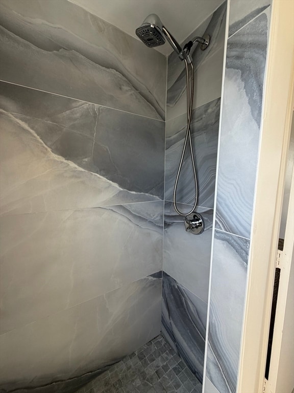 Building Photo - 10-12-12 Maple St